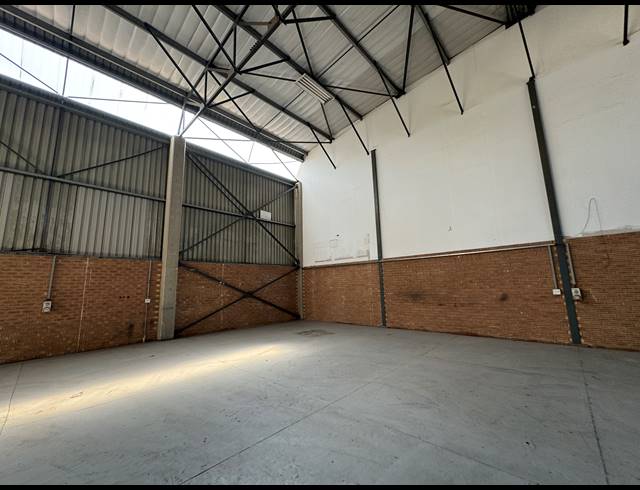 1,350M² WAREHOUSE TO LET IN JET PARK